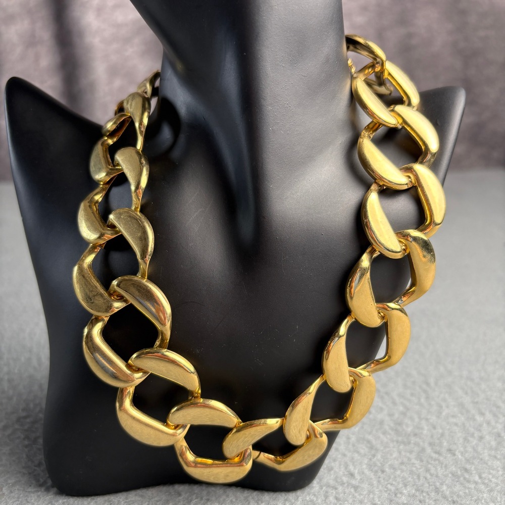 Vintage Gold Tone Chunky Curb Link Statement Necklace 18.5 Inch Bold Clasp